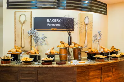 https://www.palmarbeachresortandspa.com/galleries/Restaurants/Caprichos 3.webp